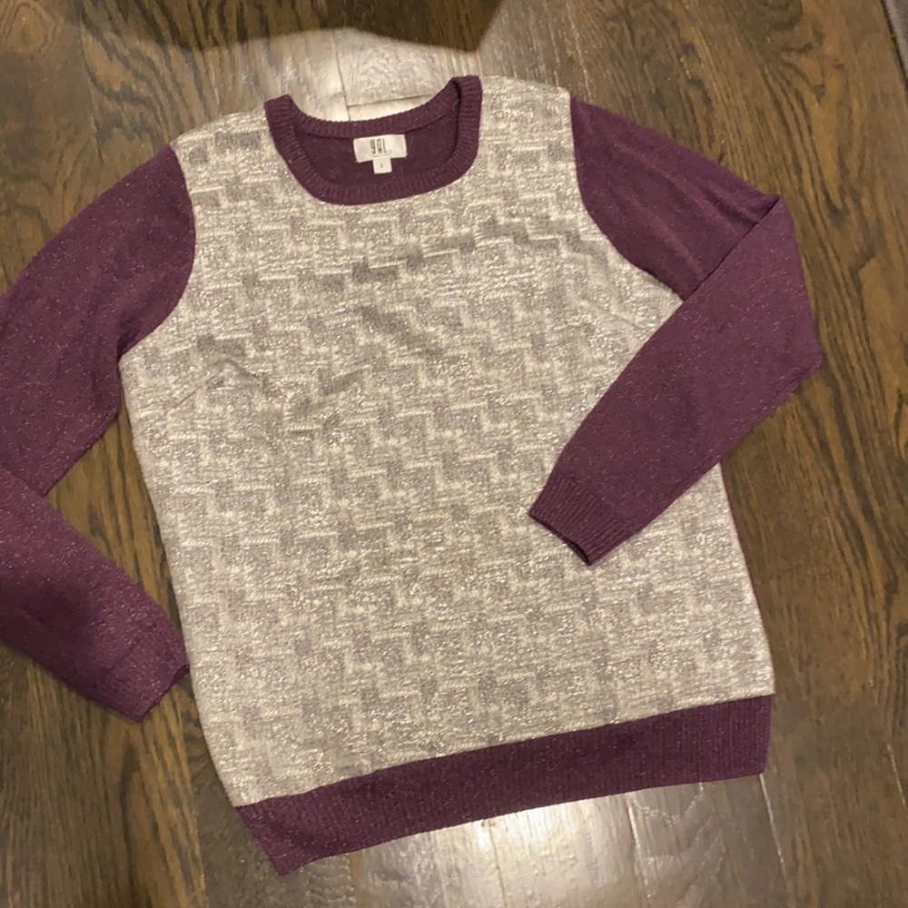 YAL sweater size small